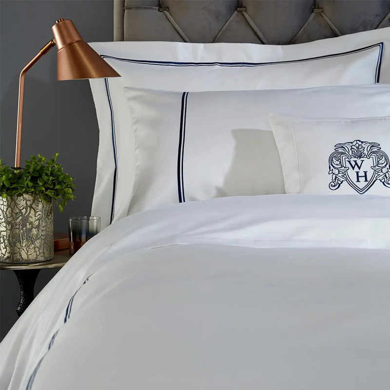 WILLIAM HUNT: BEDDING & TOWELS