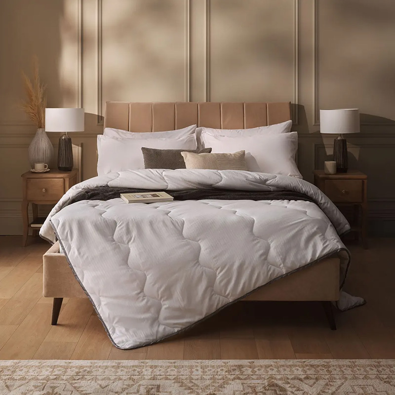Price Drop! Sleepeezee & Sealy Bedding